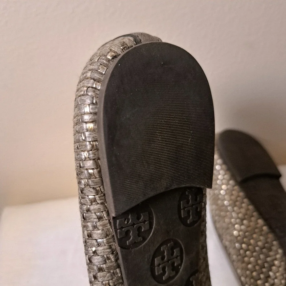 Tory Burch Reva Ballet Flats‎ Woven Metallic Pewter Silver Logo Medallion Shoes